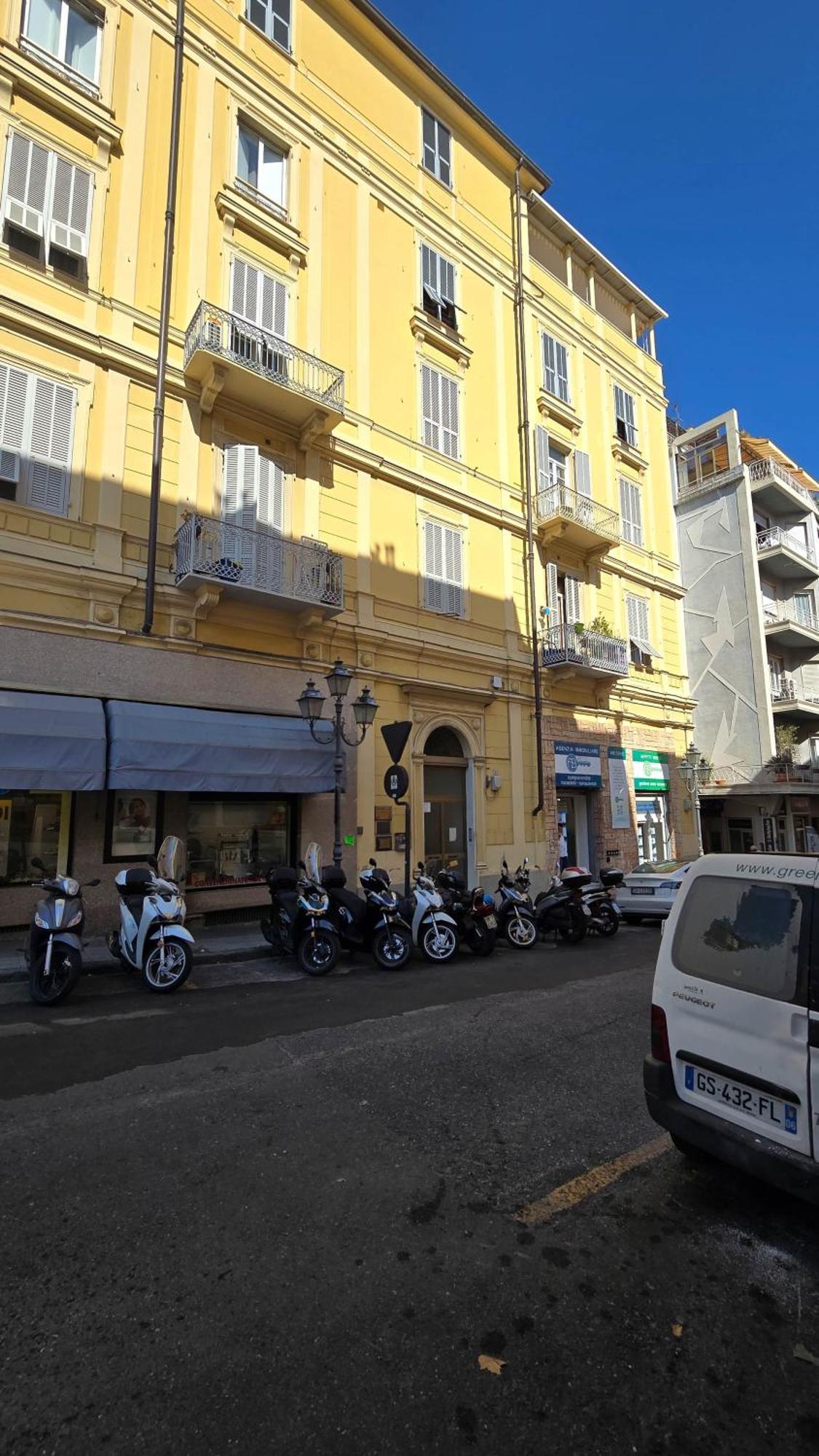 Centro Immobiliare Flagships Apartments Sanremo Bagian luar foto
