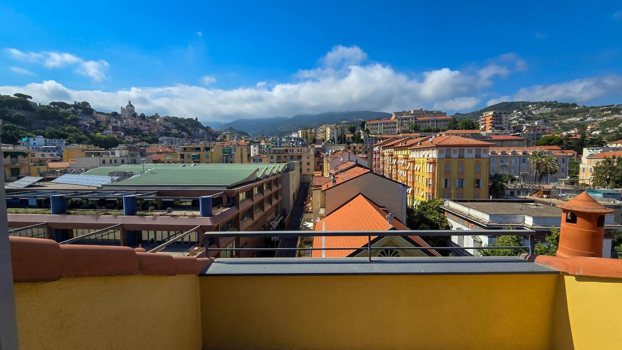 Centro Immobiliare Flagships Apartments Sanremo Bagian luar foto