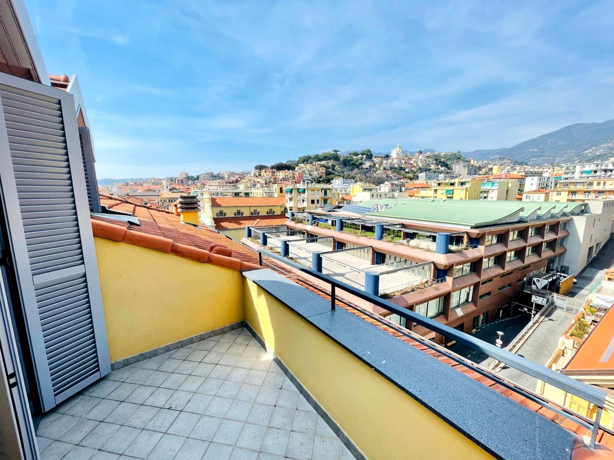Centro Immobiliare Flagships Apartments Sanremo Bagian luar foto