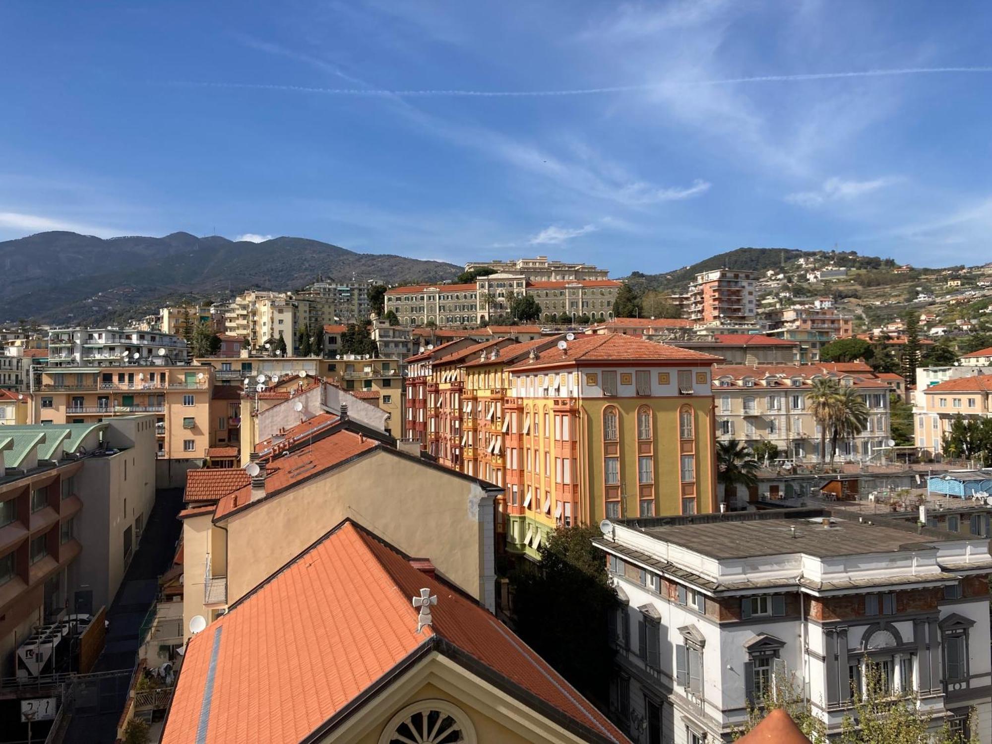 Centro Immobiliare Flagships Apartments Sanremo Bagian luar foto
