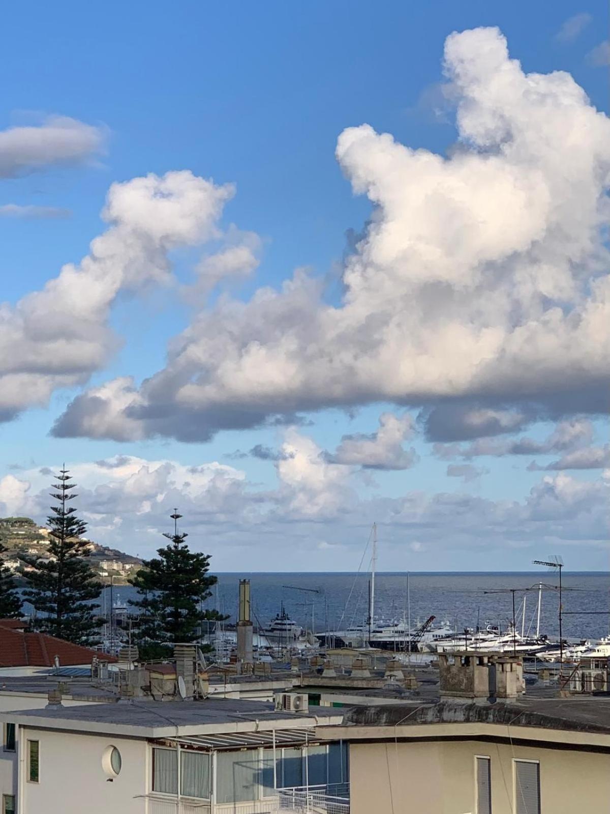 Centro Immobiliare Flagships Apartments Sanremo Bagian luar foto