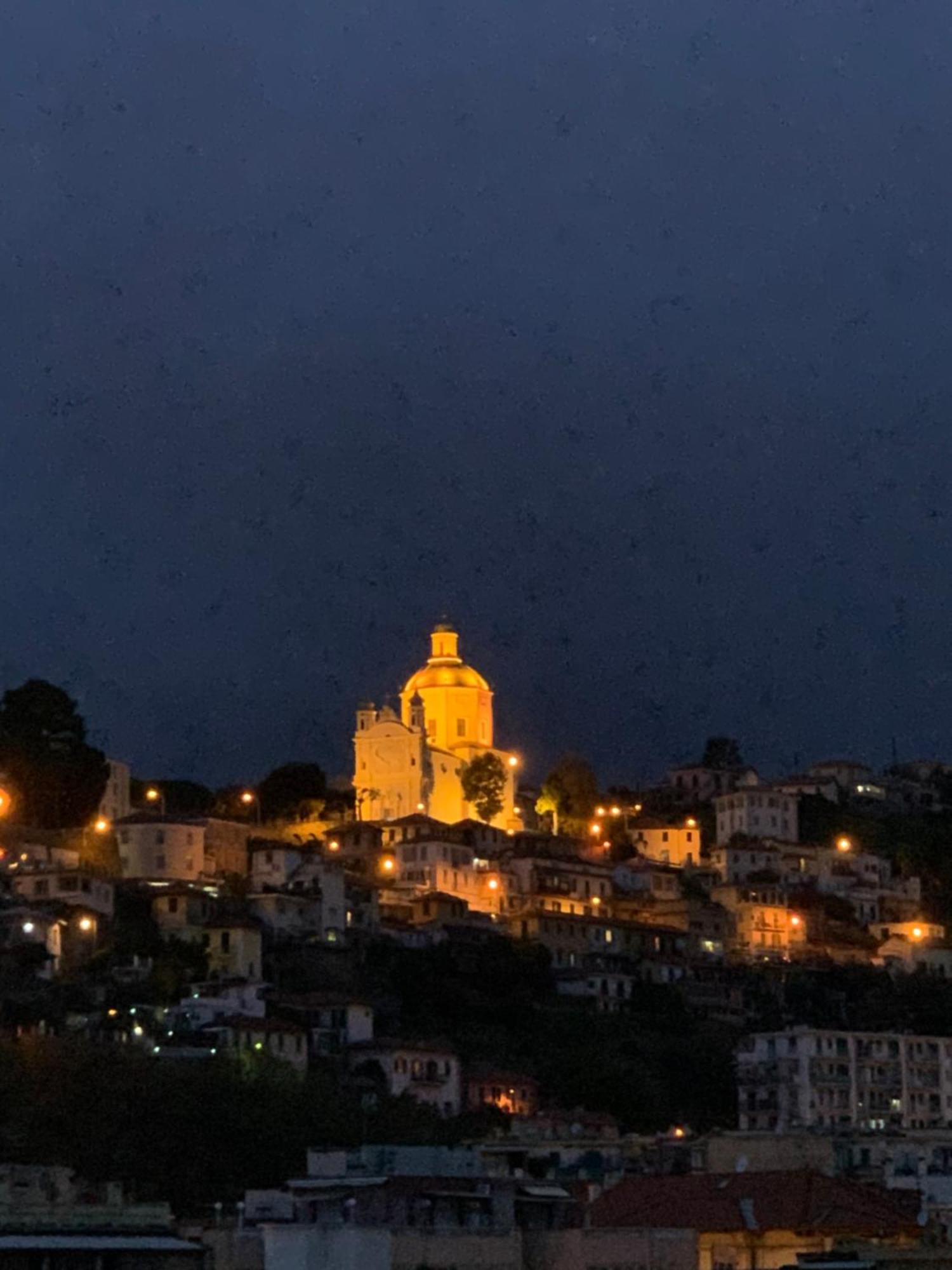 Centro Immobiliare Flagships Apartments Sanremo Bagian luar foto